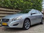 Volvo V60 T3 150pk 2012 Ocean Race Xenon, Leer, Auto's, Voorwielaandrijving, 1596 cc, 74 €/maand, Zwart