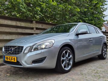 Volvo V60 T3 150pk 2012 Ocean Race Xenon, Leer beschikbaar voor biedingen