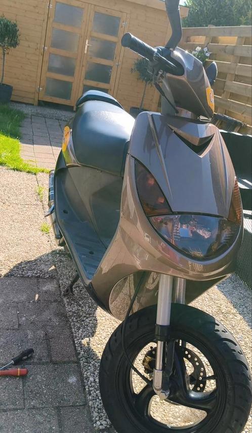 Peugeot Vivacity 125cc Chocomel!, Fietsen en Brommers, Scooters | Peugeot, Zo goed als nieuw, Vivacity, Ophalen
