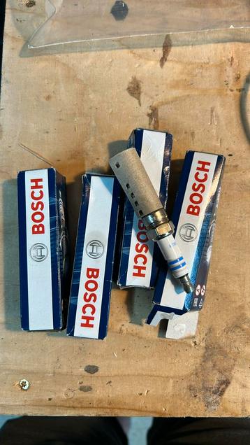 4 x Bosch bougie HR7MEV 79021 Nieuw beschikbaar voor biedingen