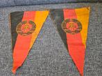 2 Oude Vaantjes uit de DDR, Ophalen of Verzenden, Landmacht, Duitsland, Embleem of Badge