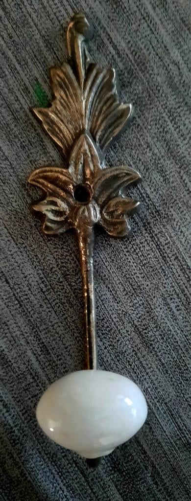 Brocante Haak met porselein, Huis en Inrichting, Woonaccessoires | Kapstokken, Ophalen of Verzenden, Gebruikt, Metaal