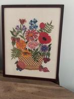 2 vintage geborduurde schilderij, Huis en Inrichting, Minder dan 50 cm, Gebruikt, 50 tot 75 cm, Ophalen of Verzenden