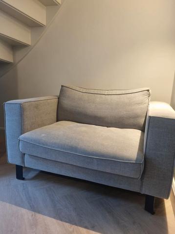 Loveseat Pronto perfect in een sober wonen inrichting beschikbaar voor biedingen