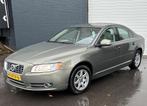 Volvo S80 2.0 T Summum 2EEIG/DEALERO-H/AUTO/LEDER/NAVI/NAP, Auto's, Volvo, Euro 5, Beige, 4 cilinders, Parkeersensor
