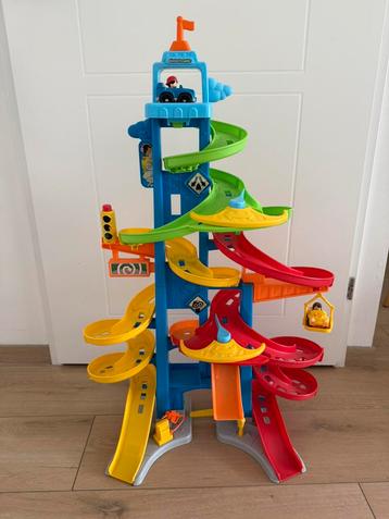 Fisher Price Little People racebaan toren met 2 auto’s  beschikbaar voor biedingen