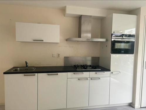Keuken in goede staat, Huis en Inrichting, Keuken | Complete keukens, Zo goed als nieuw, Enkelwandige keuken, Wit, Hoogglans of Gelakt