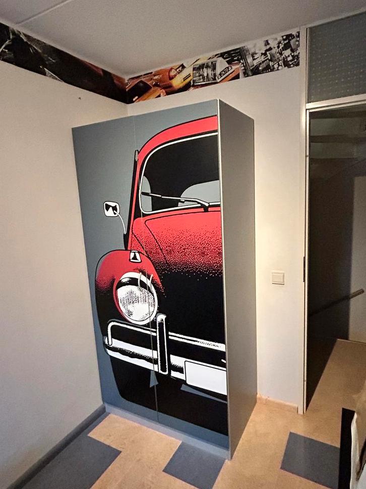 Nette kledingkast met leuke print auto, Huis en Inrichting, Kasten | Kledingkasten, Zo goed als nieuw, 150 tot 200 cm, 50 tot 100 cm