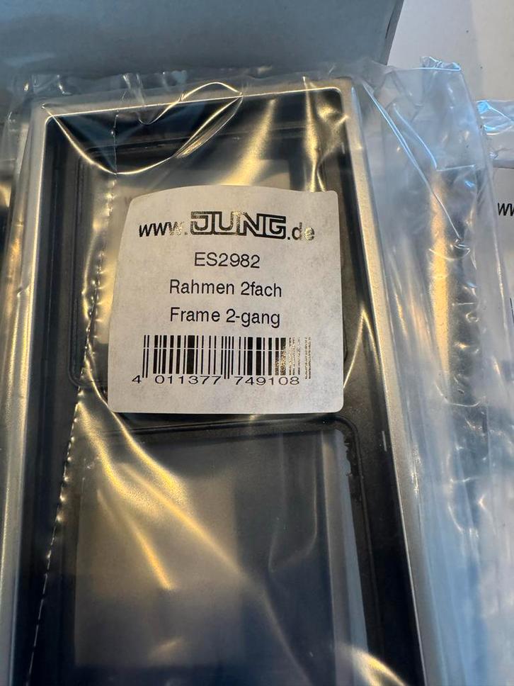JUNG ES2982 Rahmen 2-fach - LS990 edelst Nieuw in verpakking, Doe-het-zelf en Verbouw, Elektra en Kabels, Nieuw, Schakelaar, Ophalen of Verzenden