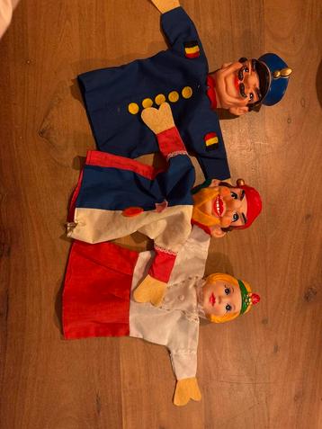 Handpoppen Jan Klaassen, Katrien en Politieagent beschikbaar voor biedingen