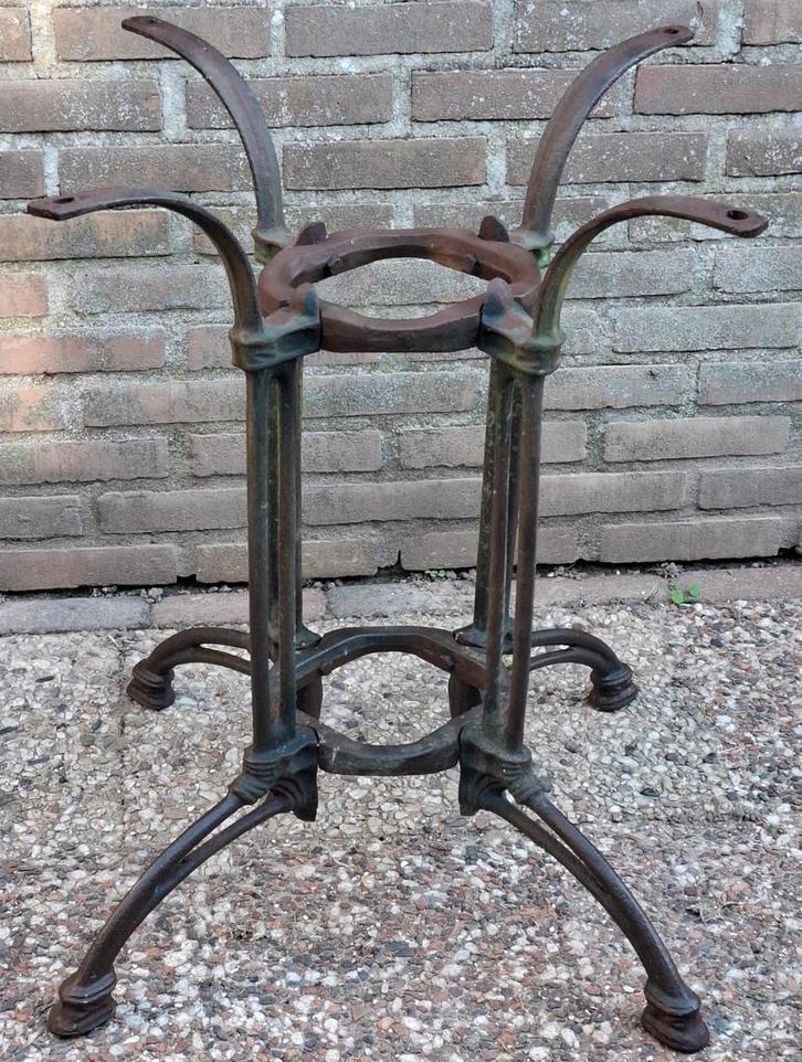 Onderstel tafel. Metaal.  Ca 1900/1940. 70/68 cm., Huis en Inrichting, Tafelonderdelen, Gebruikt, Tafelpoot, 50 tot 100 cm, 50 tot 100 cm