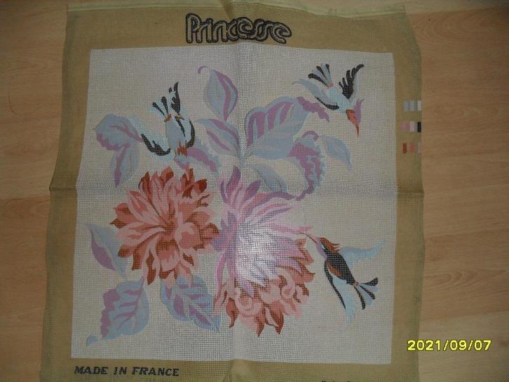 NIEUW stramien Bloemen en Vogels 9774. En Verkoop DMC Garens, Hobby en Vrije tijd, Borduren en Borduurmachines, Nieuw, Onderdeel of Toebehoren