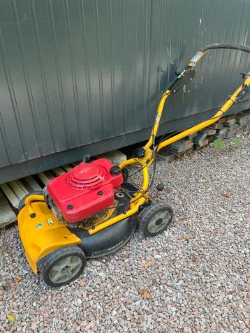 Stiga mulcher grasmaaier met Honda motor.  beschikbaar voor biedingen