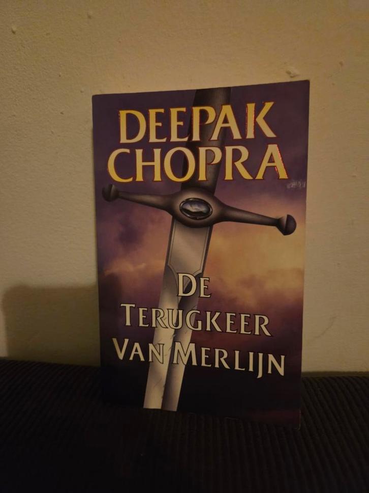 De Terugkeer van Merlijn - Deepak Chopra, Boeken, Fantasy, Gelezen, Ophalen of Verzenden