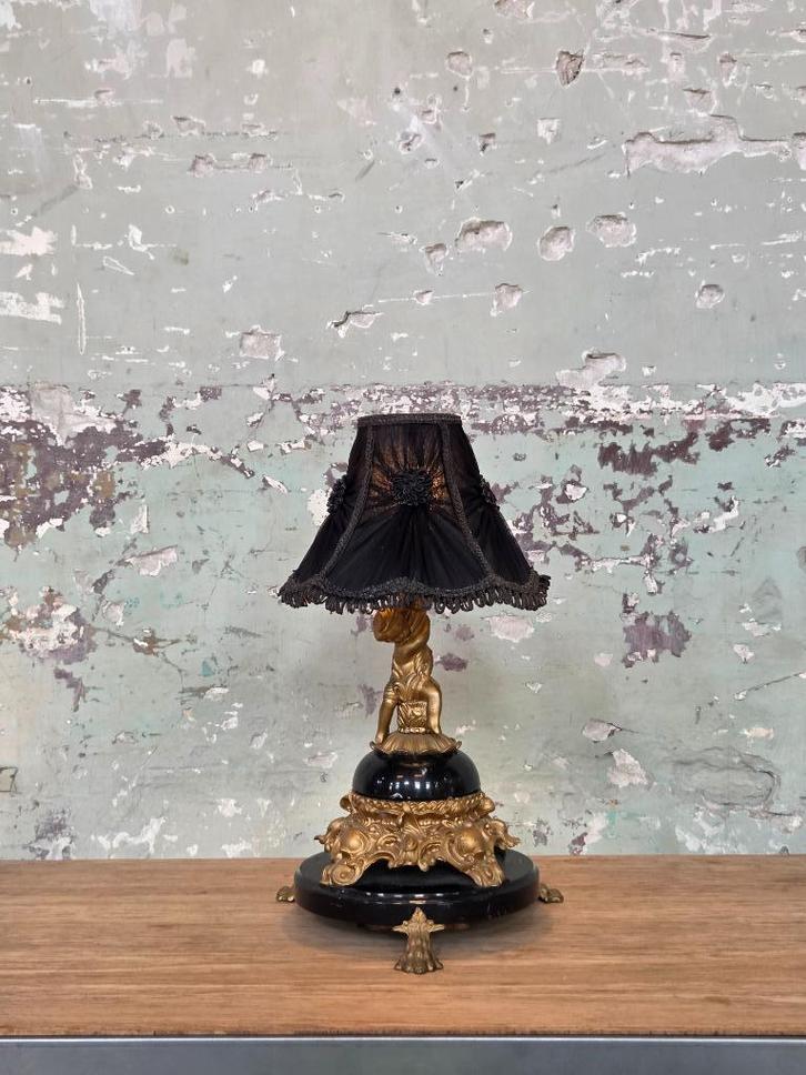 Klassieke zwarte lampenkap met elegante details, Huis en Inrichting, Lampen | Lampenkappen, Gebruikt, Minder dan 25 cm, Rond, Zwart