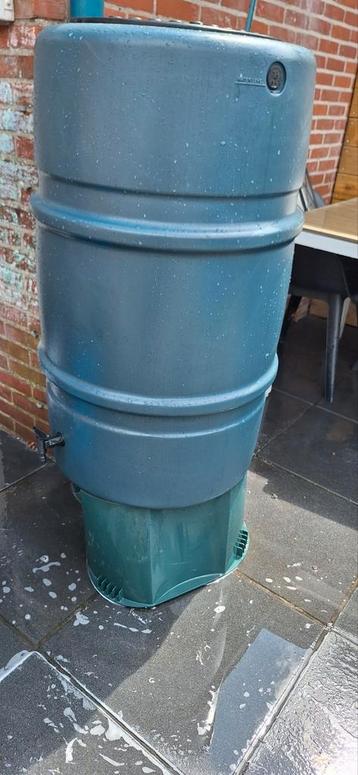 Donkergroene regenton 227L met voet en deksel tuin besparen beschikbaar voor biedingen