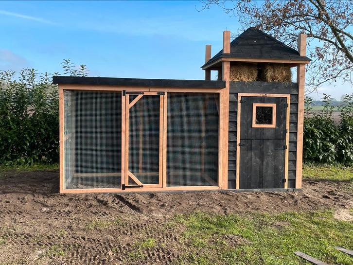 Nieuw kippenhok hooiberg met grote ren, Dieren en Toebehoren, Pluimvee | Toebehoren, Nieuw, Kippenhok of Kippenren, Ophalen