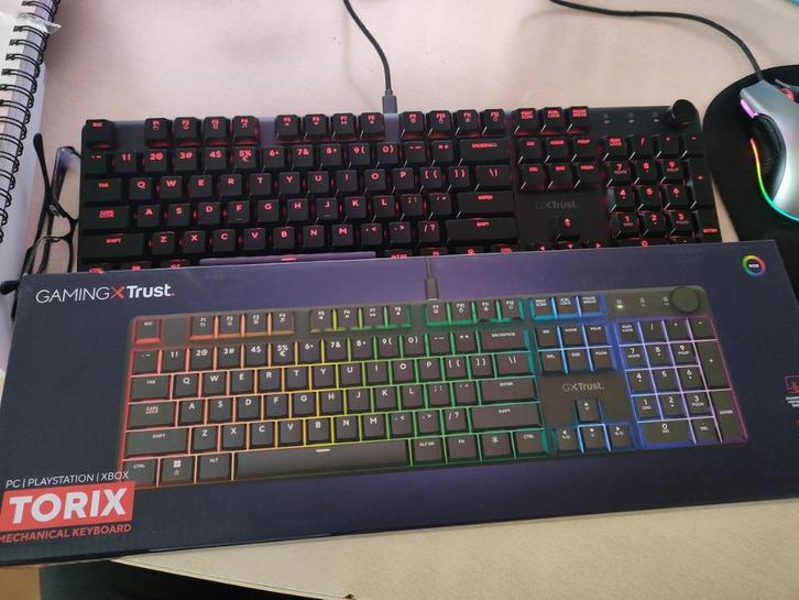 ZGAN Trust GXT 868 Torix QWERTY RGB-toetsenbord, Computers en Software, Toetsenborden, Zo goed als nieuw, Qwerty, Draadloos, Ergonomisch
