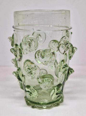 Groen glazen Noppenbeker / Nuppenbecher, 1994. beschikbaar voor biedingen