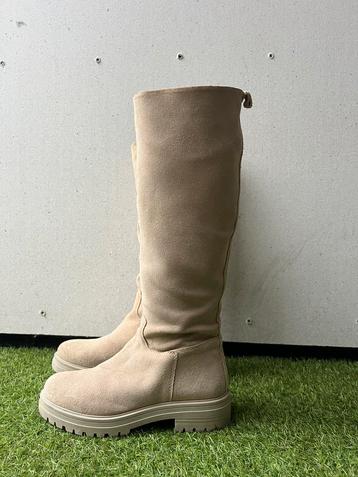 Beige suede dameslaarzen - maat 39 beschikbaar voor biedingen