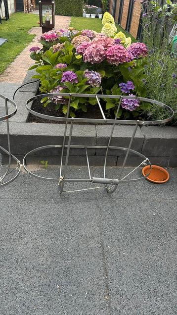 Fender houders beschikbaar voor biedingen
