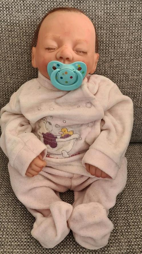 Realistische slapende Reborn baby pop met speen, Verzamelen, Poppen, Ophalen of Verzenden