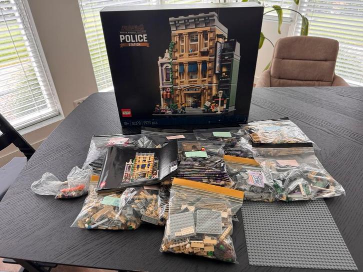 LEGO 10278 modular police station, Kinderen en Baby's, Speelgoed | Duplo en Lego, Zo goed als nieuw, Lego, Complete set, Ophalen