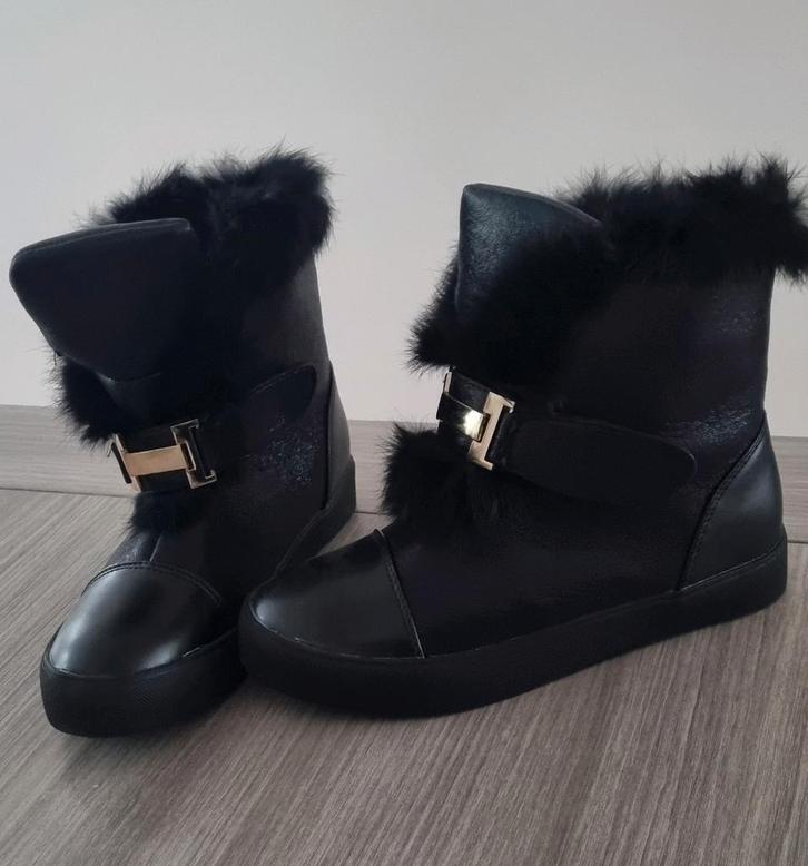 Zwarte bont gevoerde laarsjes maat 41 NIEUW, Kleding | Dames, Schoenen, Nieuw, Lage of Enkellaarzen, Zwart, Ophalen of Verzenden