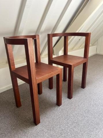 design stoelen beschikbaar voor biedingen