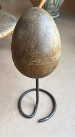 Groot houten ei op metalen standaard, Ophalen of Verzenden