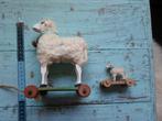 SCHAAPJES OP WIELEN 1 GROTE EN 1KLEINTJE., Antiek en Kunst, Ophalen of Verzenden