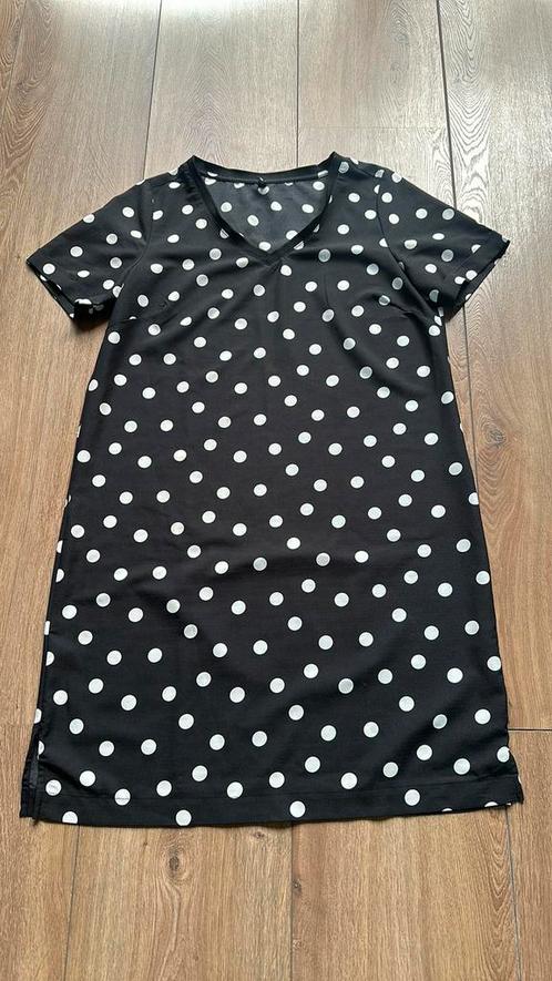 Zwarte jurk met witte stippen (polkadot) Hema maat M, Kleding | Dames, Jurken, Zo goed als nieuw, Maat 42/44 (L), Zwart, Knielengte