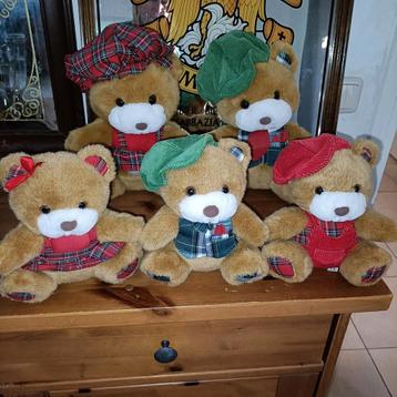 5 vintage beren. Mama, papa en 3 kinderen uit 1993 beschikbaar voor biedingen