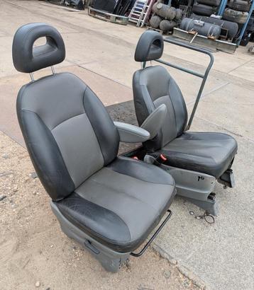 Chrysler Voyager set stoelen 2004-2007 beschikbaar voor biedingen