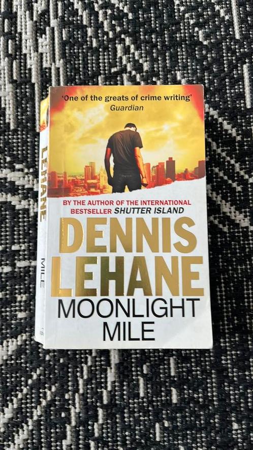 Boek Moonlight mile te koop, Boeken, Science fiction, Gelezen, Ophalen of Verzenden