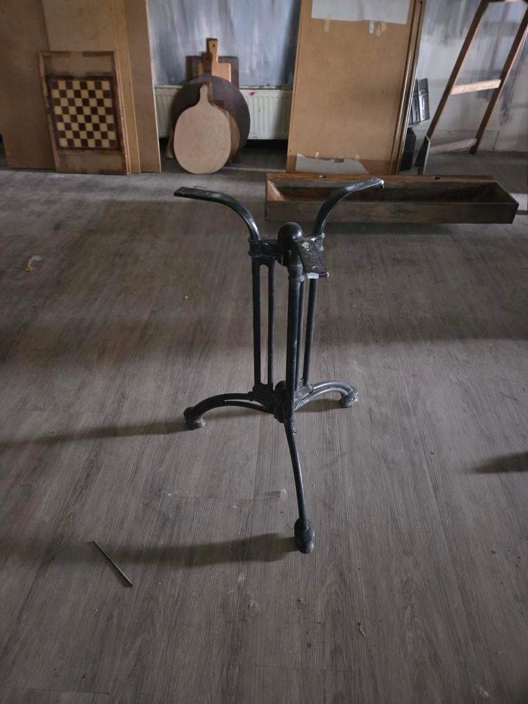 Gietijzeren tafelonderstellen - 5 stuks, Ophalen of Verzenden, Gebruikt, Metaal, Tafelpoot