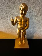 Gouden Manneke Pis met middelvinger omhoog (43 cm hoog), Ophalen of Verzenden, Nieuw