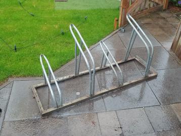 staal fietsenrek voor 4 fietsen beschikbaar voor biedingen