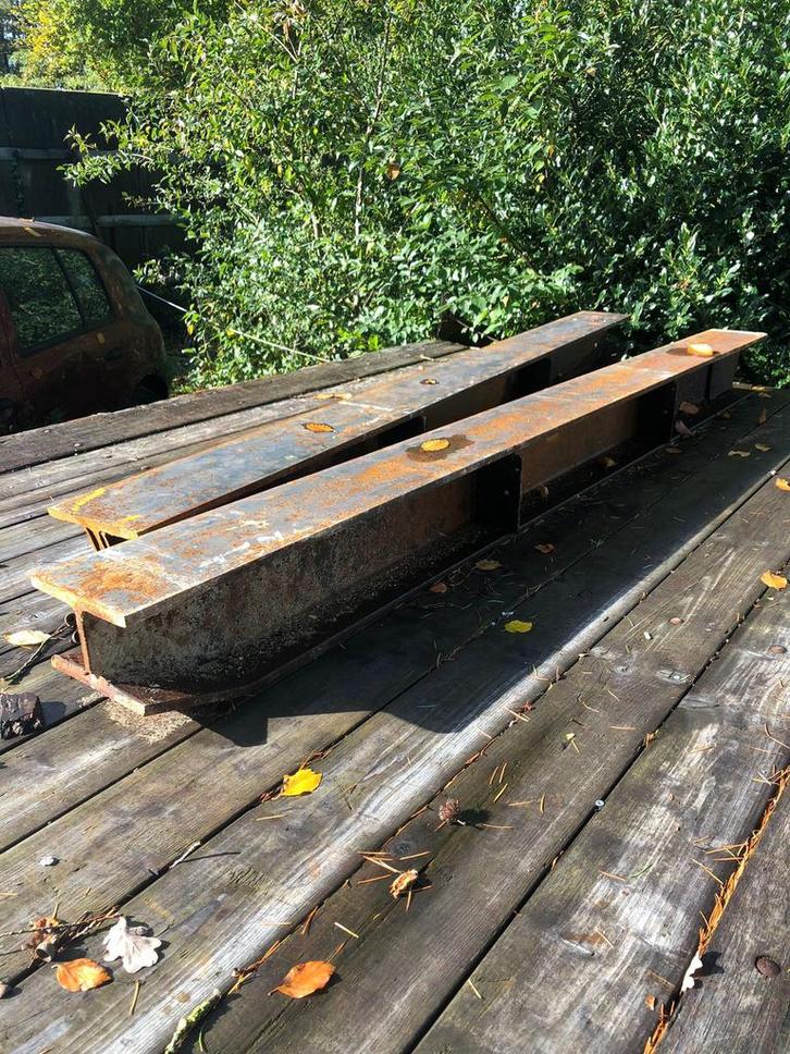 Twee H-balken van 2,4 m lengte., Doe-het-zelf en Verbouw, Metalen, Gebruikt, Overige metalen, Ophalen
