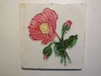 een art-nouveau tegel met een roos in relief., Antiek en Kunst, Ophalen of Verzenden