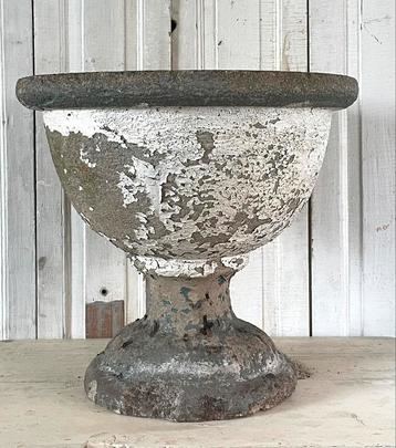 Brocante oude sleetse tuinvaas beton / bloempot  beschikbaar voor biedingen