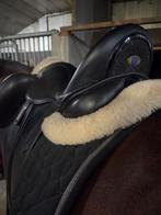 Zeer mooi 17-17,5 inch KM Custom zadel MW boom, Dieren en Toebehoren, Ophalen, Zo goed als nieuw, Dressuur