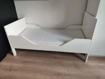Peuterbed met matras, dekbed en hoeslaken beschikbaar voor biedingen