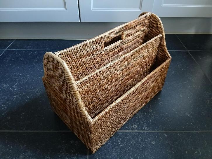 Tijdschriftenrek rotan krantenhouder rieten krantenbak, Huis en Inrichting, Woonaccessoires | Krantenbakken en Lectuurbakken, Ophalen of Verzenden