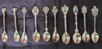 10 bijzondere (souvenir)-theelepels uit div. Europese oorden beschikbaar voor biedingen
