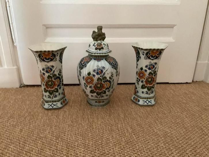 Delfts polychroom handwerk vazen en pot kaststel 3delig, Antiek en Kunst, Antiek | Vazen, Ophalen