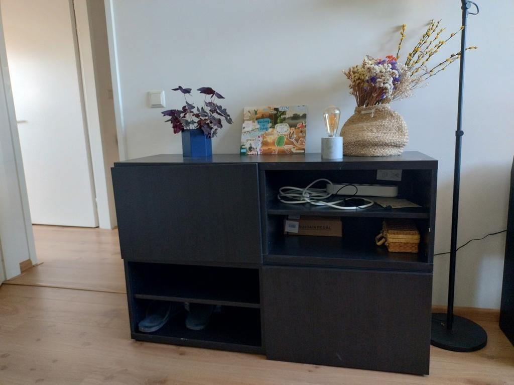 GRATIS, Zwarte kast, bestaat uit twee delen IKEA, Ophalen, Gebruikt