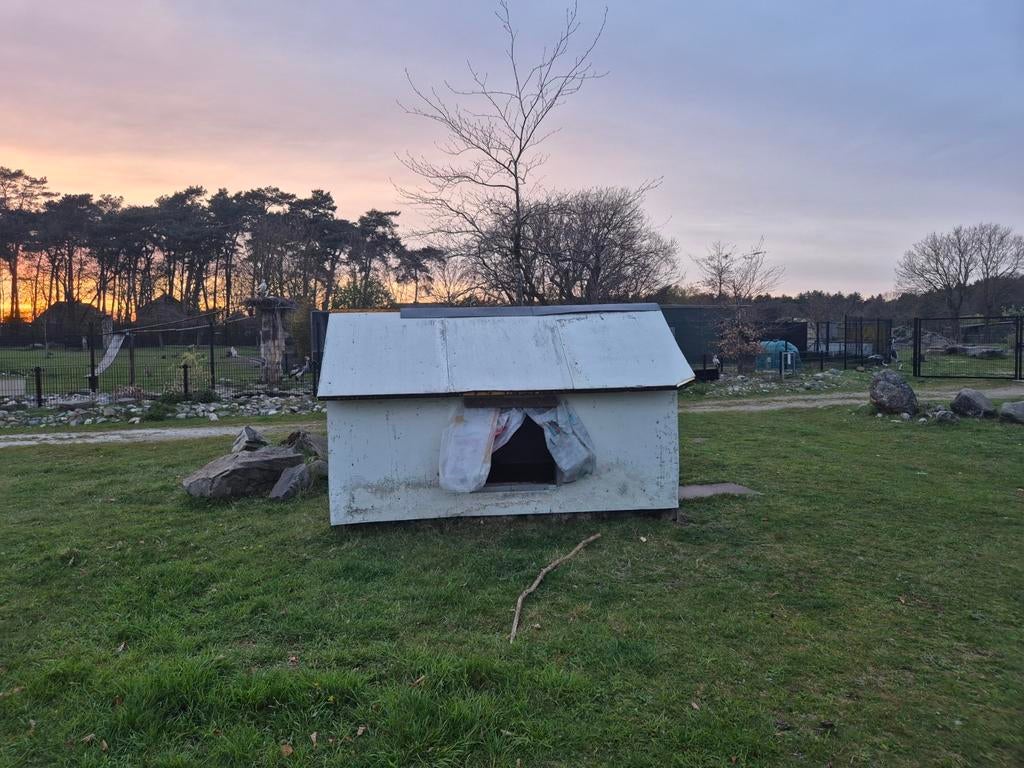 Dierenverblijf geisoleerd en gratis, Dieren en Toebehoren, Hondenhokken, Ophalen, Gebruikt, 110 cm of meer, 100 cm of meer