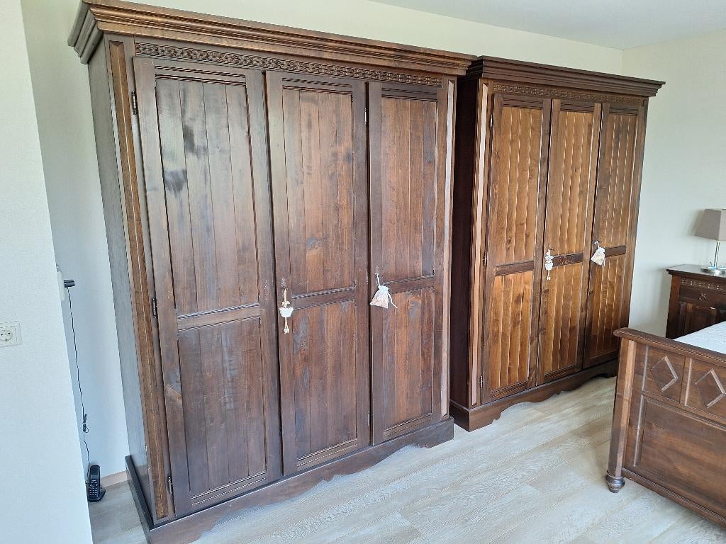 Grote kledingkast 161cm breed x 210cm hoog, slaapkamerkast, Ophalen, Overige materialen, Met deur(en), 150 tot 200 cm