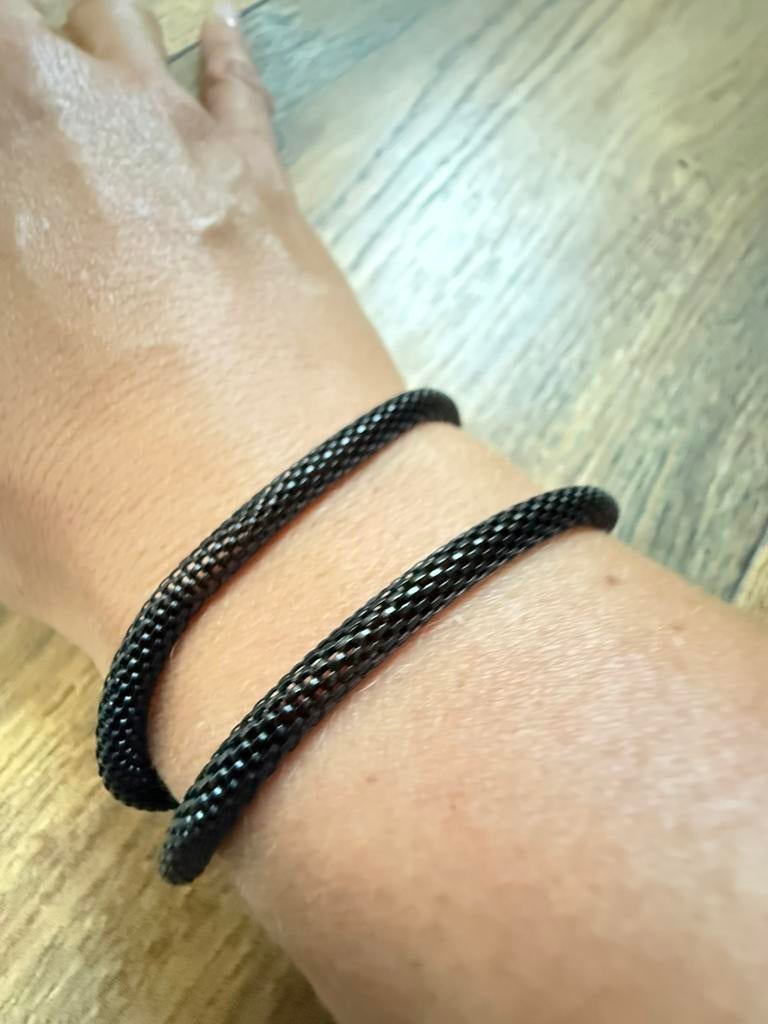 Zwart dubbel armbandje met glans., Ophalen of Verzenden, Zo goed als nieuw, Zwart